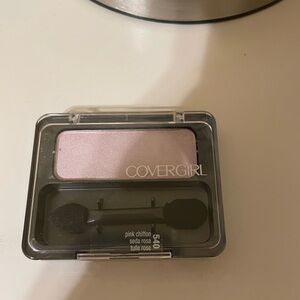 Eyeshadow or blush